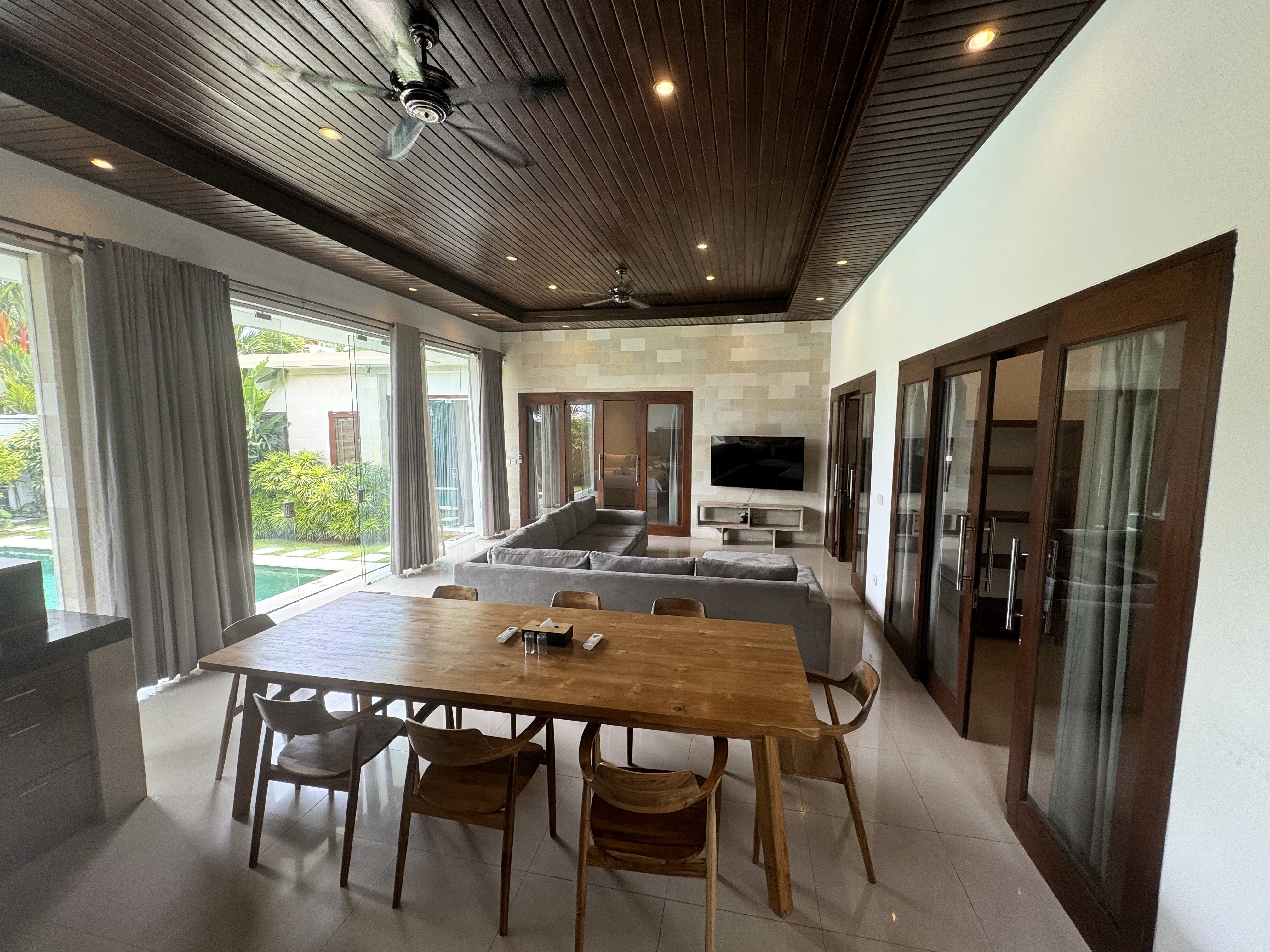 Live & dine in luxury